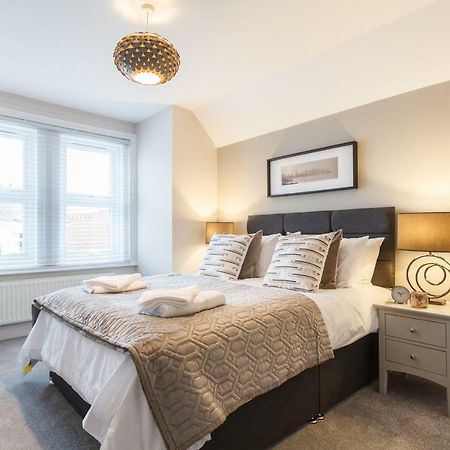 Stylish Town Centre House - 300Mbps, Parking & Sunny Decking Leilighet Bournemouth Eksteriør bilde