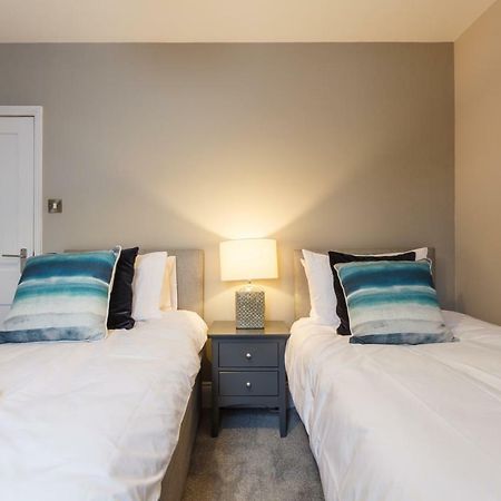 Stylish Town Centre House - 300Mbps, Parking & Sunny Decking Leilighet Bournemouth Eksteriør bilde