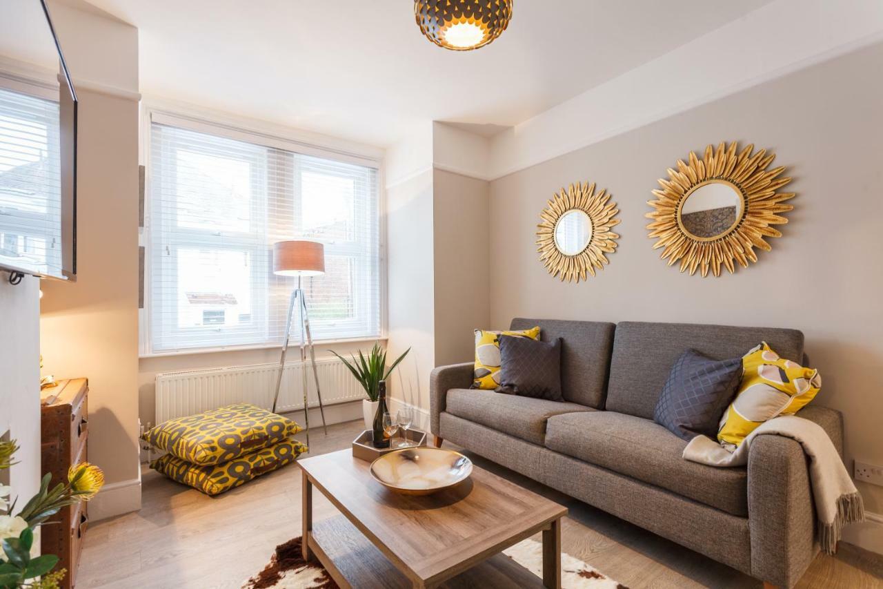 Stylish Town Centre House - 300Mbps, Parking & Sunny Decking Leilighet Bournemouth Eksteriør bilde