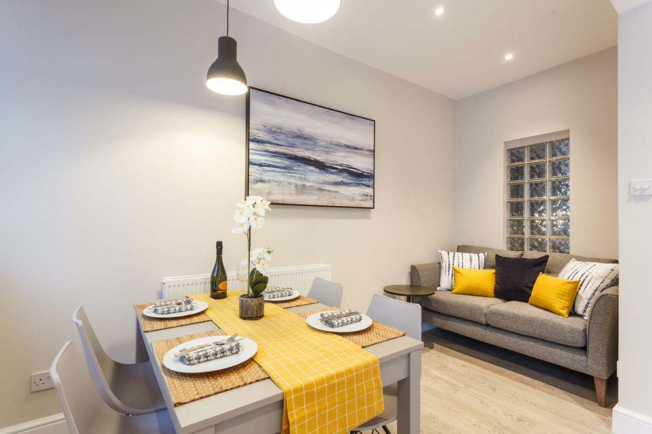 Stylish Town Centre House - 300Mbps, Parking & Sunny Decking Leilighet Bournemouth Eksteriør bilde
