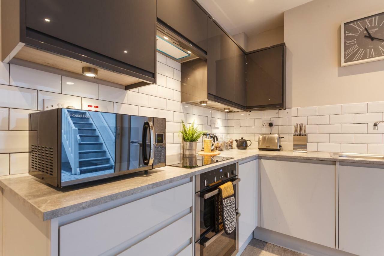 Stylish Town Centre House - 300Mbps, Parking & Sunny Decking Leilighet Bournemouth Eksteriør bilde