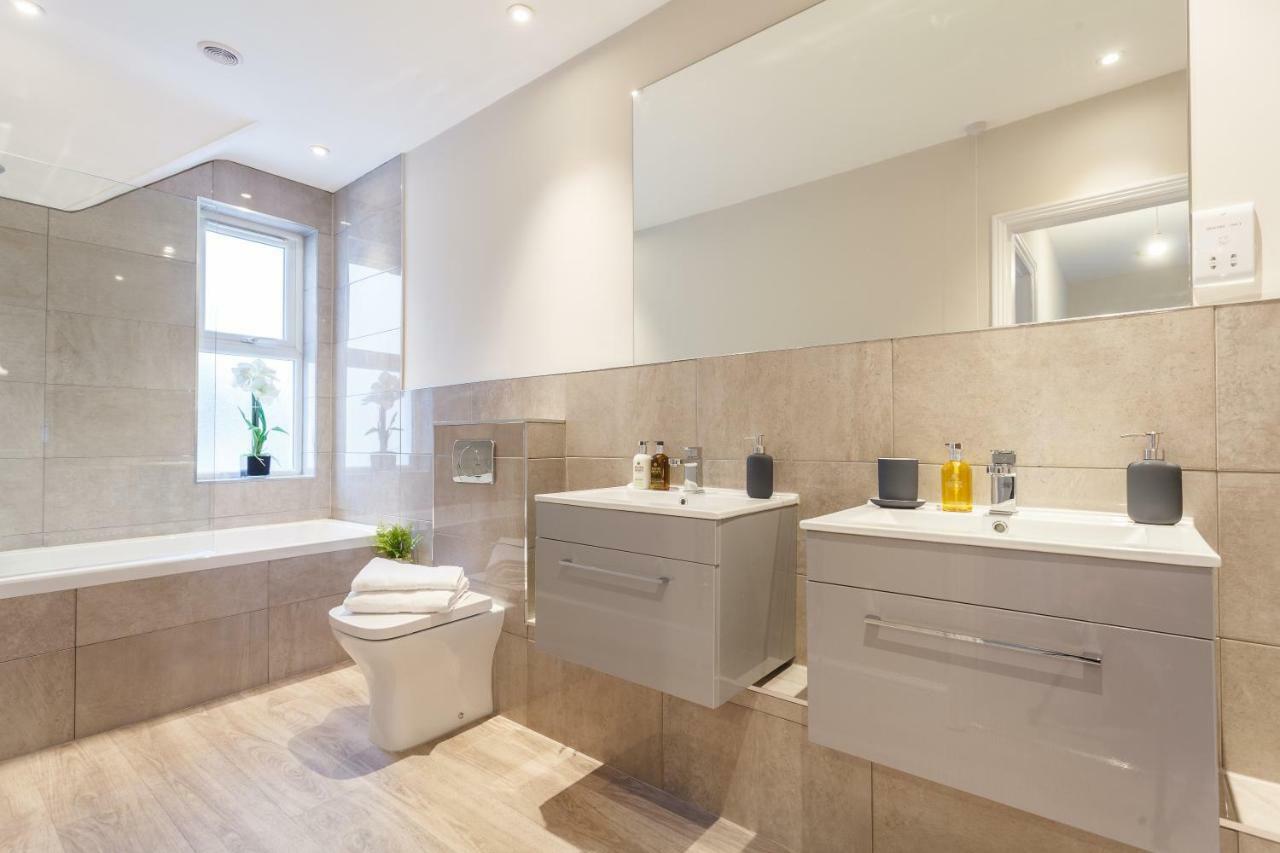 Stylish Town Centre House - 300Mbps, Parking & Sunny Decking Leilighet Bournemouth Eksteriør bilde