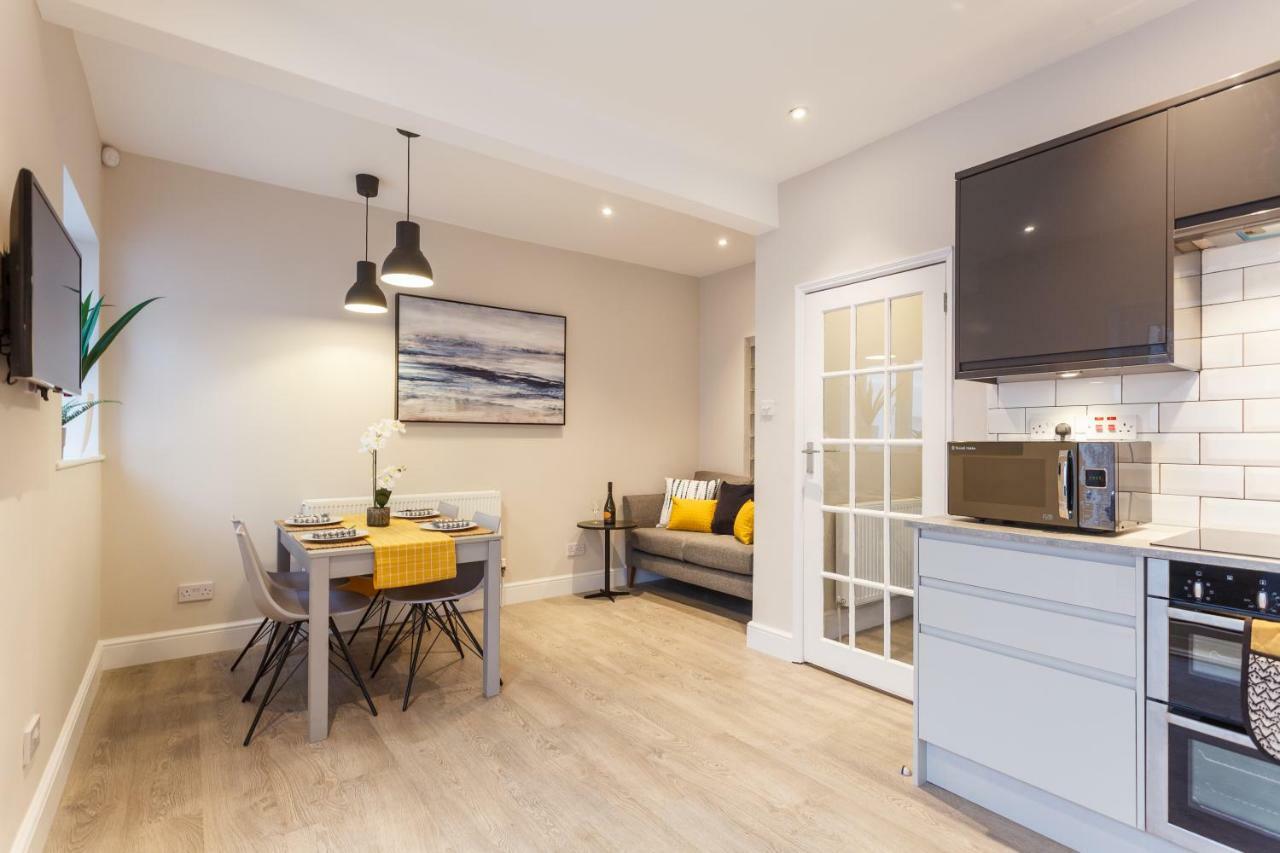 Stylish Town Centre House - 300Mbps, Parking & Sunny Decking Leilighet Bournemouth Eksteriør bilde