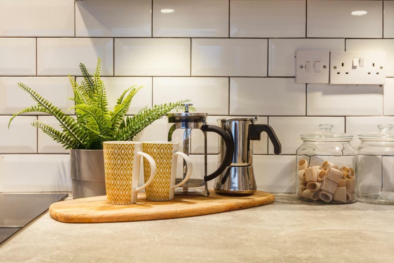 Stylish Town Centre House - 300Mbps, Parking & Sunny Decking Leilighet Bournemouth Eksteriør bilde
