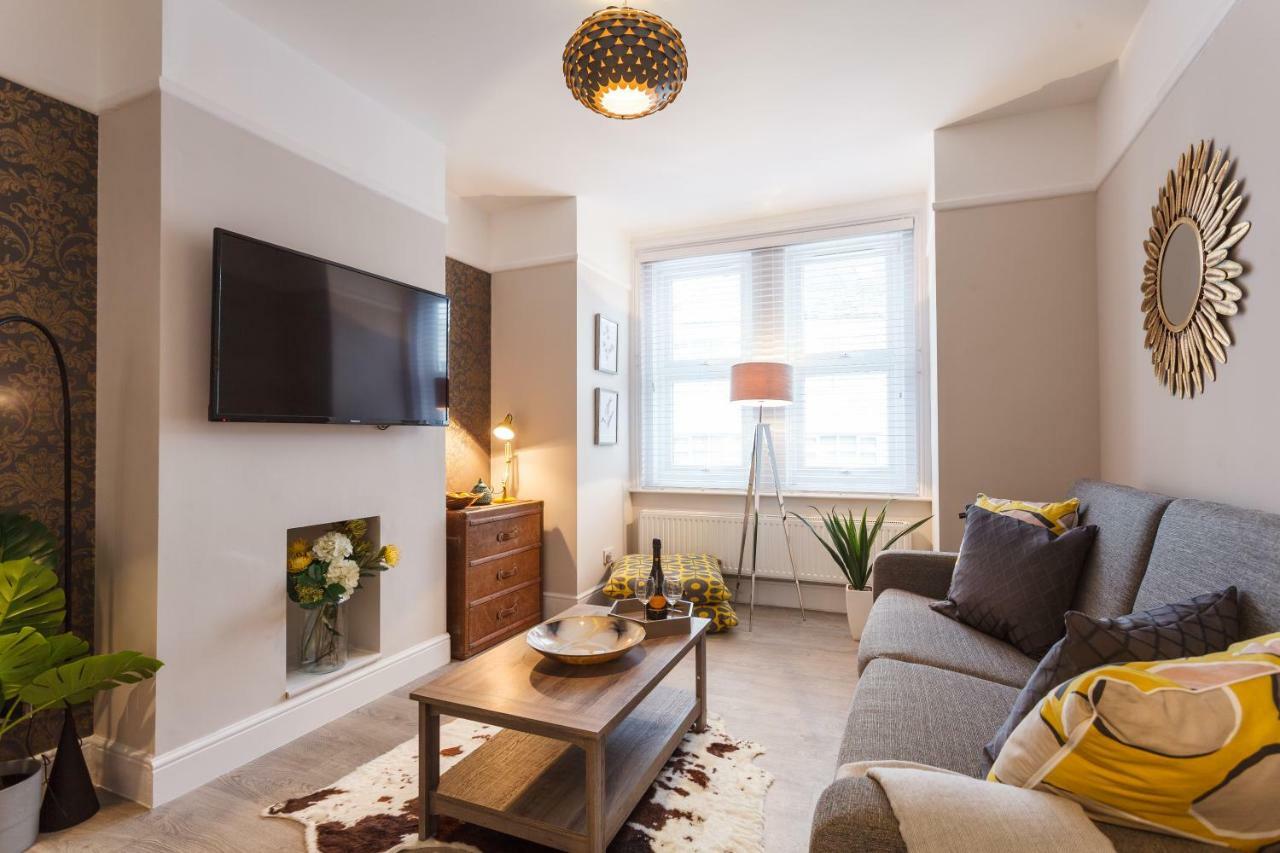 Stylish Town Centre House - 300Mbps, Parking & Sunny Decking Leilighet Bournemouth Eksteriør bilde