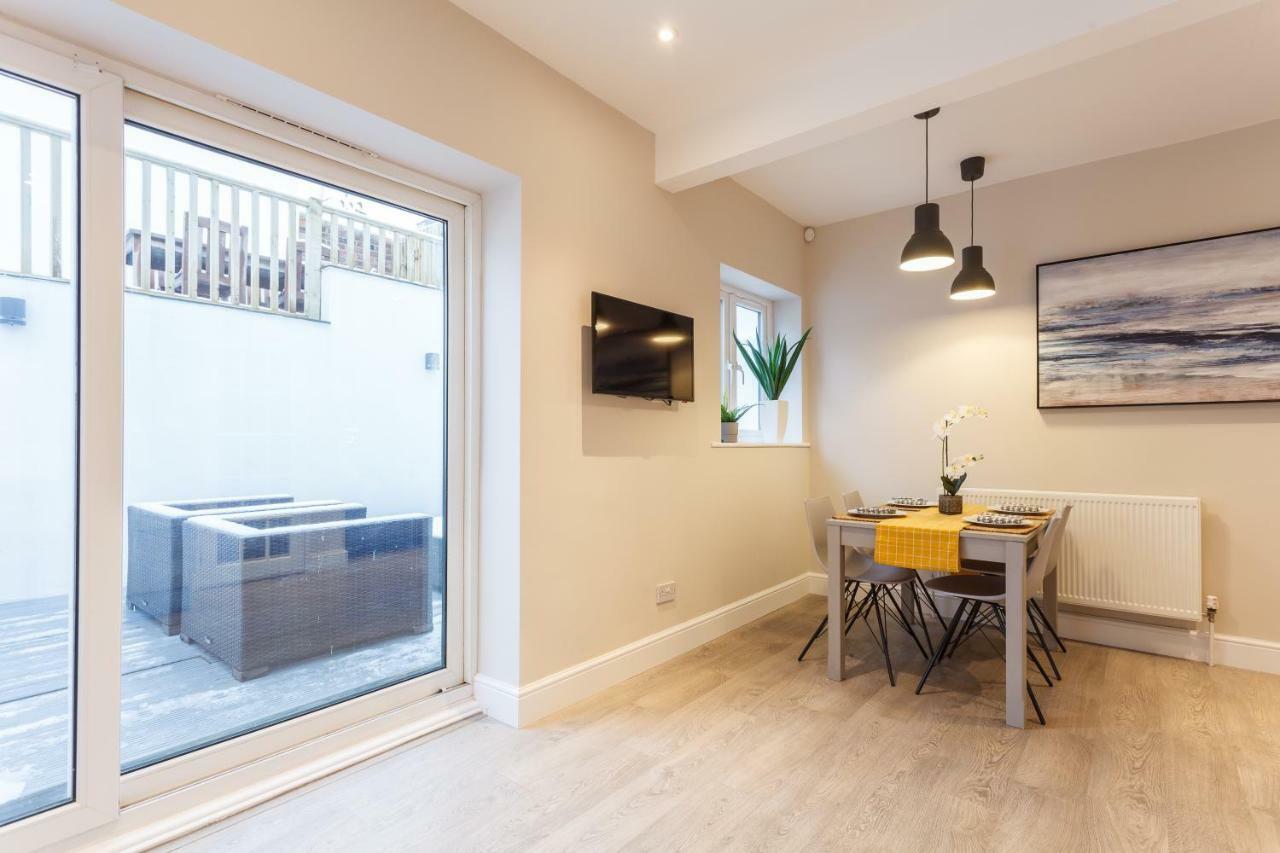 Stylish Town Centre House - 300Mbps, Parking & Sunny Decking Leilighet Bournemouth Eksteriør bilde