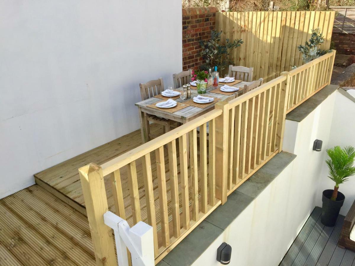 Stylish Town Centre House - 300Mbps, Parking & Sunny Decking Leilighet Bournemouth Eksteriør bilde