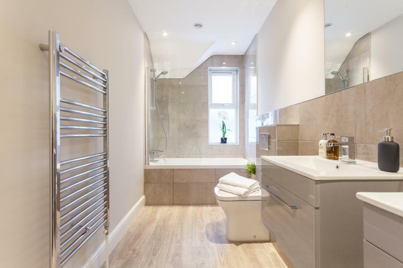 Stylish Town Centre House - 300Mbps, Parking & Sunny Decking Leilighet Bournemouth Eksteriør bilde
