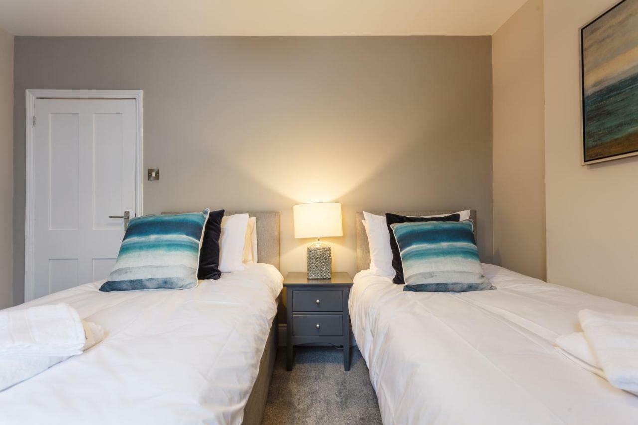 Stylish Town Centre House - 300Mbps, Parking & Sunny Decking Leilighet Bournemouth Eksteriør bilde