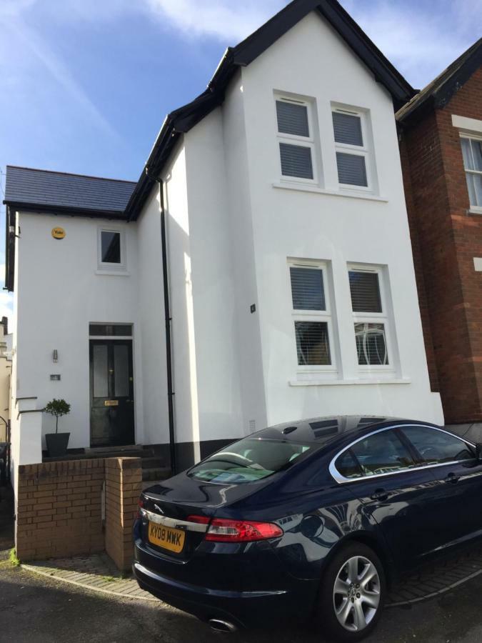 Stylish Town Centre House - 300Mbps, Parking & Sunny Decking Leilighet Bournemouth Eksteriør bilde
